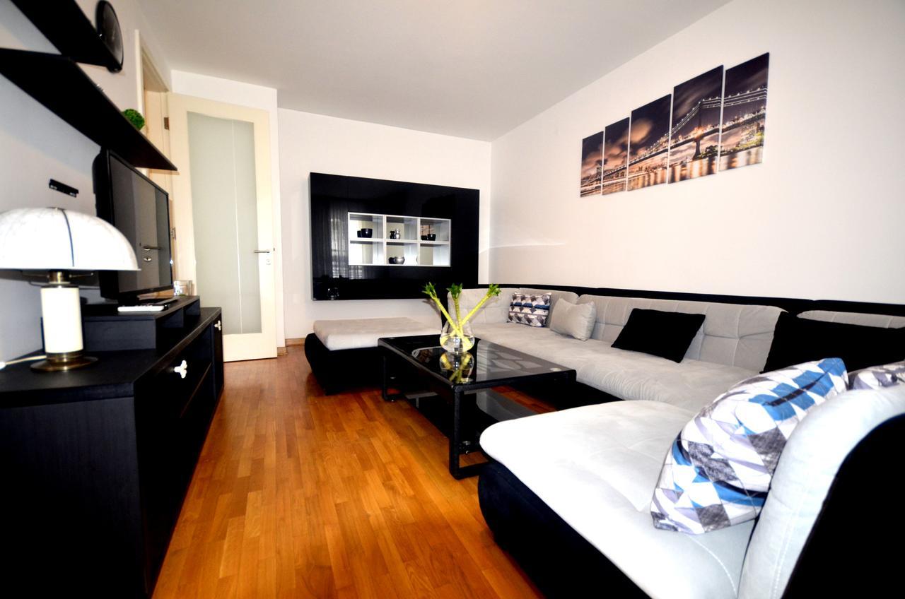 Clean&Cozy Apartments Novi Beograd Belgrado Exterior foto