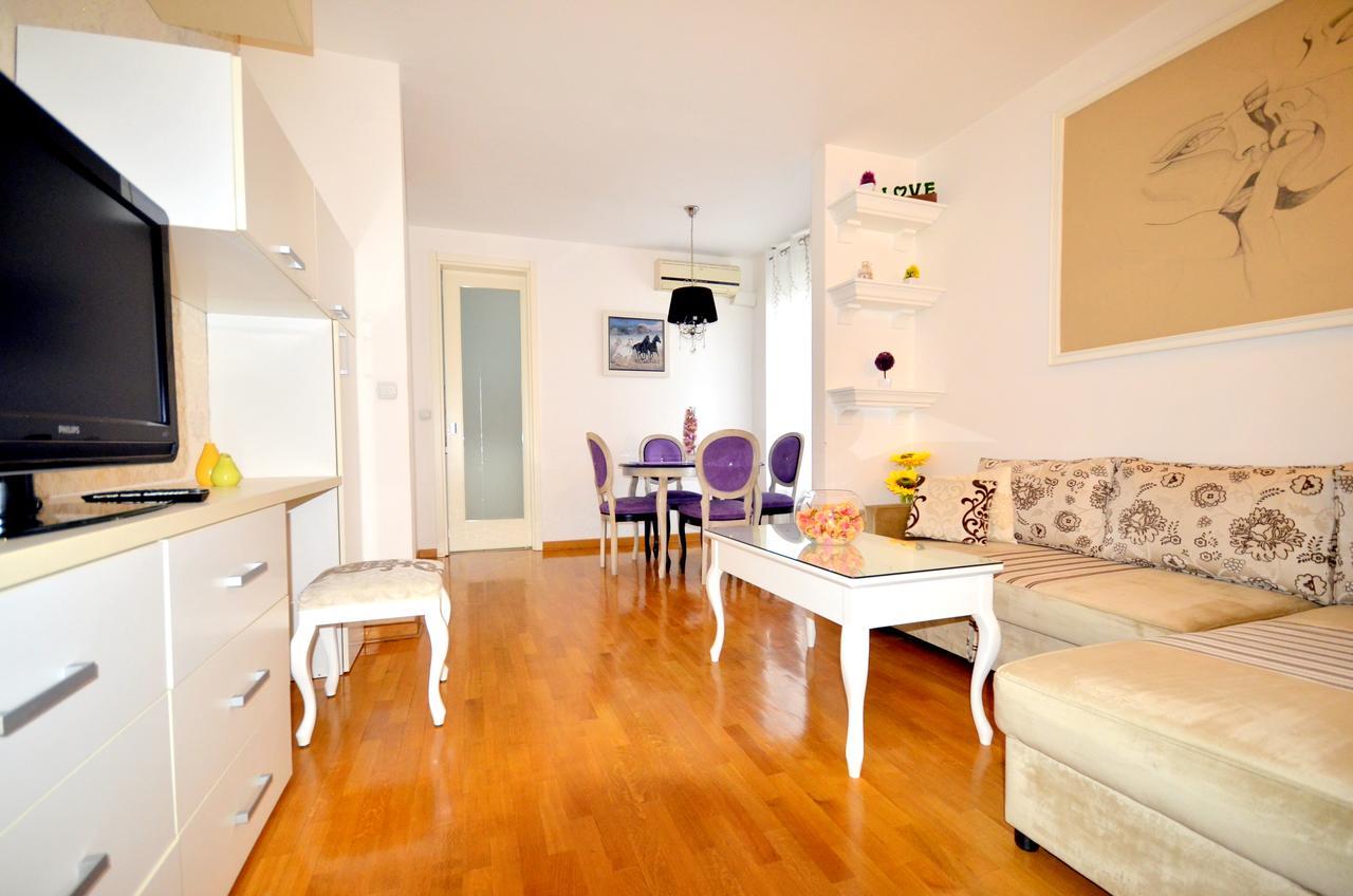 Clean&Cozy Apartments Novi Beograd Belgrado Exterior foto